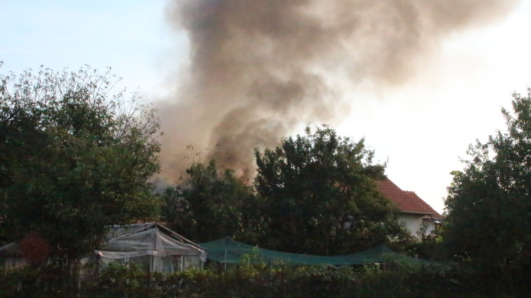 Мъж е пострадал при пожар край село Кърналово, община Петрич,