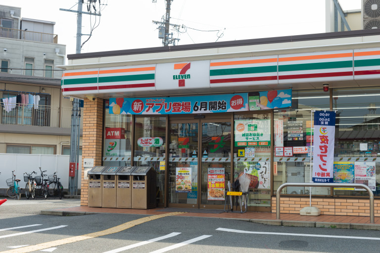 Магазин 7-Eleven в Осака, Япония