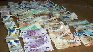 Дете намери 54 хил. евро и ги върна