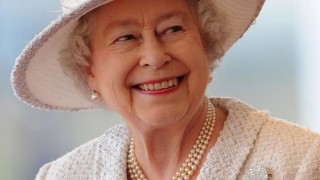 Кралицата отдавна не се разделя с ръкавиците си поне на публичните изяви