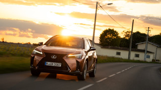 Lexus UX - градският луксозен кросоувър е по-мощен отпреди