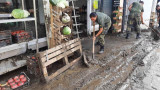 Военните оказват помощ за възобновяване на Карлово след наводнението 
