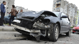 Пияна и напушена шофьорка смаза 10 коли в Пловдив
