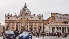 Екшън във Ватикана: шофьор си спретна гонка с гвардията, стреляха по него