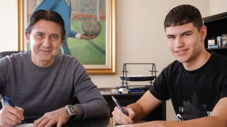 Юношата на Левски Радостин Стоилов подписа професионален договор с