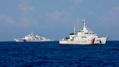 Китайската брегова охрана използва водни оръдия срещу филипински кораби