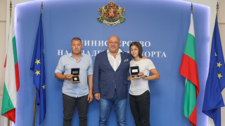Министърът на младежта и спорта Красен Кралев връчи почетни плакети