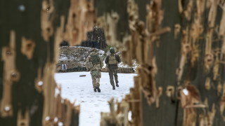 Установени от Русия служители казаха че общо шестима цивилни са