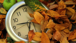 Местим часовниците с един час назад