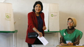 Независимата Саломе Зурабишвили подкрепяна от управляващата партия Грузийнска мечта печели