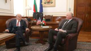 Новият американски посланик у нас Н Пр Кенет Мертен се