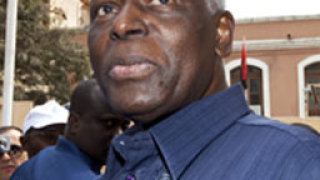 Душ Сантуш отново е президент на Ангола