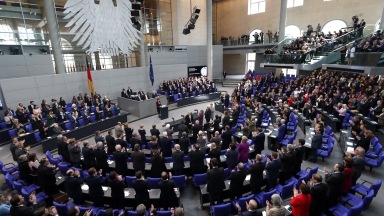 Либералите бесни, след като ги настаниха до крайнодесните в Бундестага