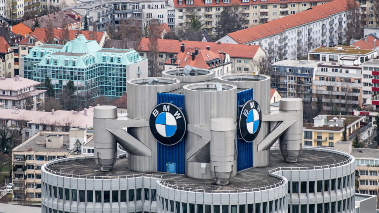 Чистата печалба на BMW спада с 52,5%