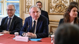 Френската лявоцентристка социалистическа партия няма да подкрепи вот на недоверие