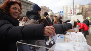 Вучич оспорва 400 000 събрани подписи на протестите 