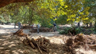 Продължава участието на военни в преодоляването на последиците от водното