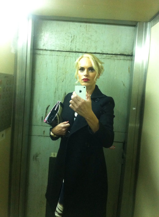 Ива Екимова заседна в асансьора