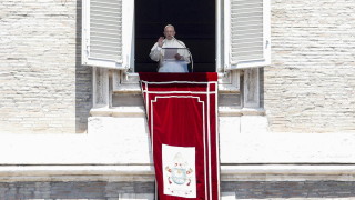 Папа Франциск призова правителствата да изпълнят ангажиментите си за ограничаване