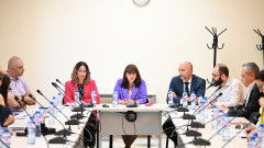 Социалният министър пришпорва общините да реновират домовете за стари хора