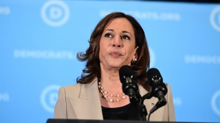 Американският вицепрезидент Камала Харис се срещна за кратко с китайския