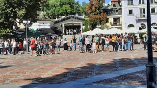 В Ловеч няма да плащат тротоарно право до края на годината