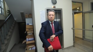 Любопитна случка се разигра в ефира на БНТ Конституционният съдия проф