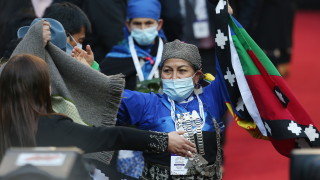 Членовете на Конституционното събрание на Чили избраха жена от коренния