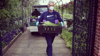 Мениджърът на Тотнъм Жозе Моуриньо спази своето обещание и помогна