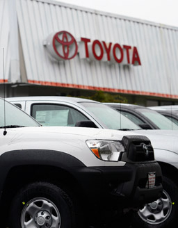 "Тойота" с рекордни продажби - над 10 млн. коли за година 