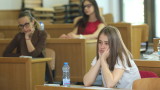  Колко от българските студенти избират да работят у нас, а не в чужбина? 