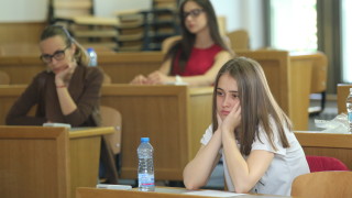 Кандидат-студентите по БЕЛ в СУ писаха върху Албер Камю