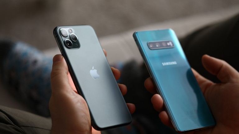 Защо Apple плаща близо милиард на Samsung