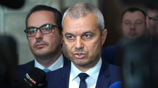 Страната се намира в безпрецедентна политическа криза Това заяви лидерът