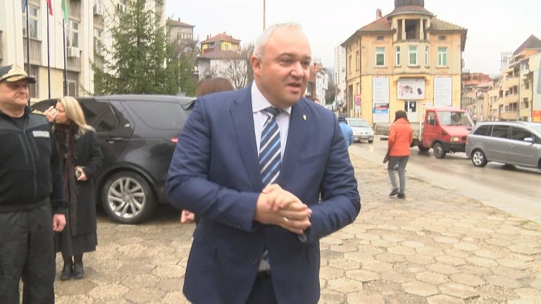 Демерджиев възмутен от охранителите в мола в Пловдив