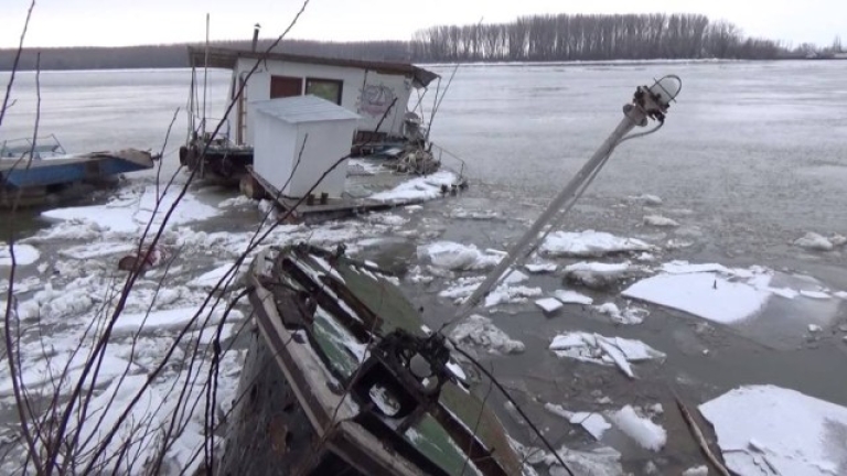 Ледът разруши съоръжения по Дунав