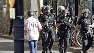 Испанската полиция издирва атентатора който извърши нападението на пешеходната търговска