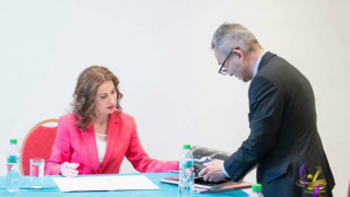 Президентът на БФХГ Илиана Раева и Кацухико Ягучи шеф на