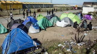 Френските сили за сигурност във вторник сутринта освободиха мигрантския лагер
