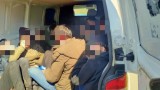  Полицията засече украинец да транспортира 14 мигранти на Автомагистрала 