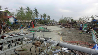 Мощният циклон който връхлетя Мианмар уби най малко 32 души съобщава