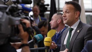 Ирландският премиер Лео Варадкар предупреди Великобритания че промяната в ръководството