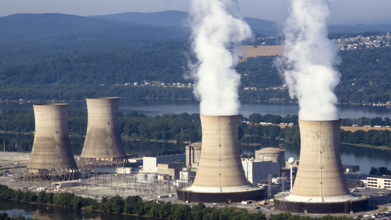 САЩ води световна коалиция в защита на "чистата" ядрена енергия