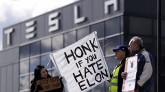 Илон Мъск се завръща в Tesla, но дали щетите не са непоправими?
