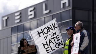 Сигурно вече сте чули че Илон Мъск обяви че се