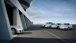 Porsche повдига завесата от Panamera