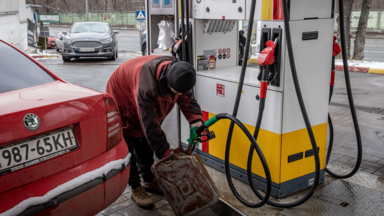 Русия го закъсва все повече с недостига на гориво
