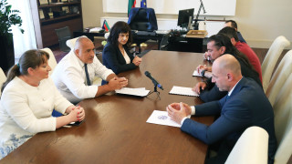 ДДС за храни от първа необходимост и сектор Туризъм ще