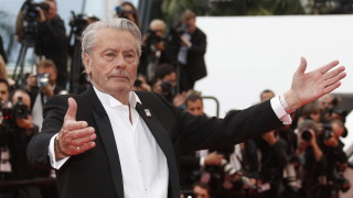 Хоспитализираха известния френски актьор Ален Делон предаде BFM TV Той