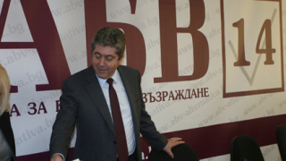 Първанов с критики към премиера и двама от министрите